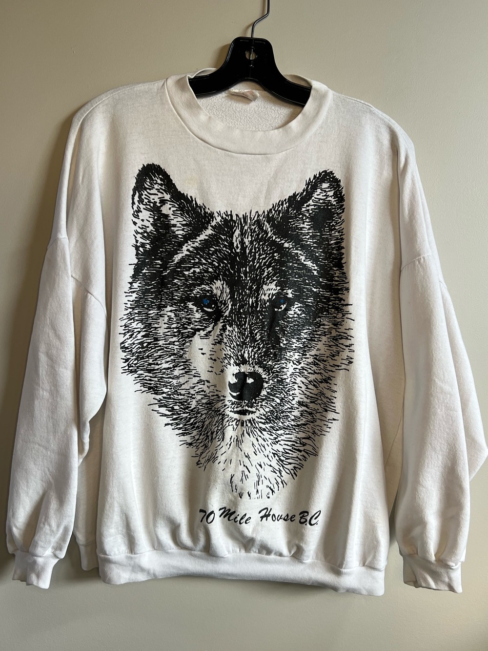 Vintage Richmond Wolf Graphic Sweatshirt XL 70 Mile House BC White Wildlife Crew